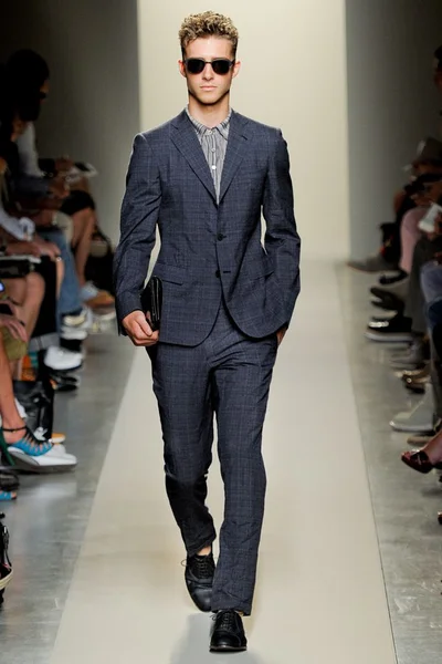 Look 3